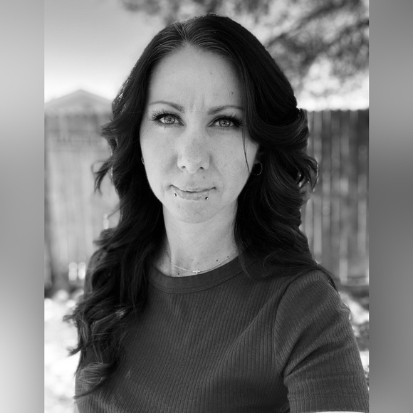 Meet your Posher, Jennifer! - Picture 6 of 6